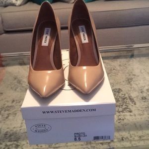Steve Madden nude pumps